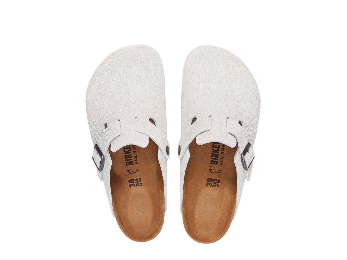 https://d2cva83hdk3bwc.cloudfront.net/1022970-birkenstock-boston-clog-stussy-bone-2021-3.jpg