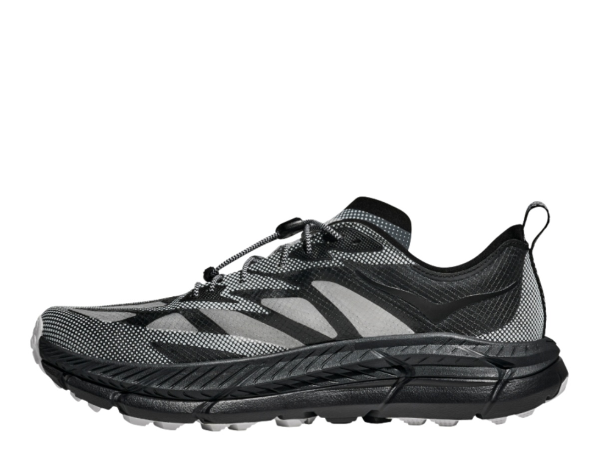 https://d2cva83hdk3bwc.cloudfront.net/1168971-bwht-hoka-mafate-speed-4-lite-ts-black-white-2.jpg
