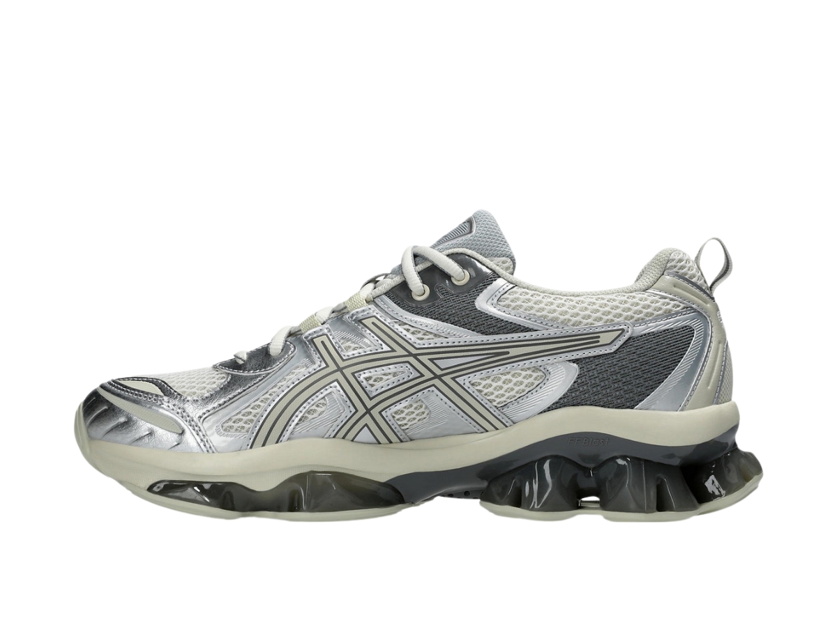 https://d2cva83hdk3bwc.cloudfront.net/1203A270-101-asics-gel-quantum-kinetic-light-dust-2.jpg