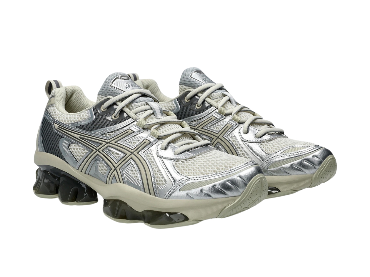 https://d2cva83hdk3bwc.cloudfront.net/1203A270-101-asics-gel-quantum-kinetic-light-dust-3.jpg