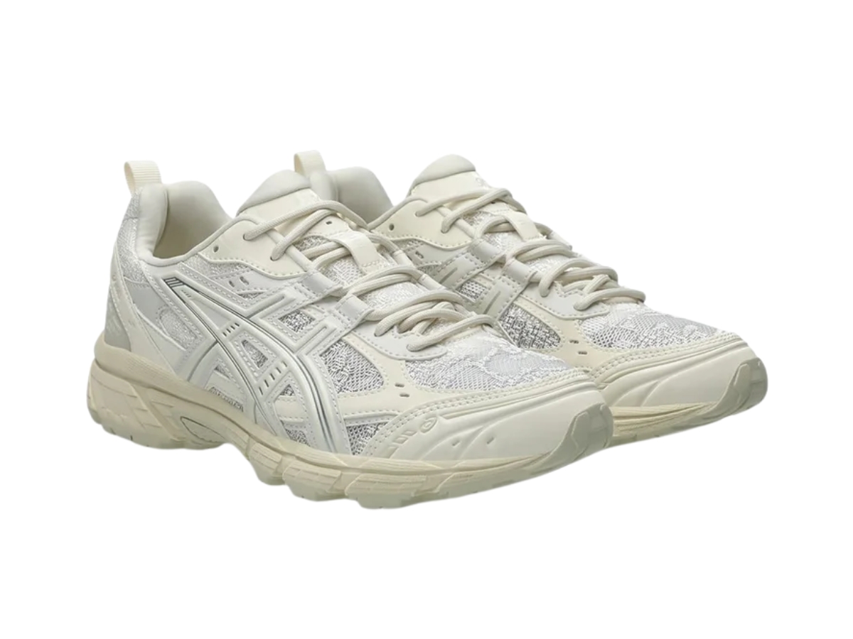 https://d2cva83hdk3bwc.cloudfront.net/1203A597-100-asics-gel-nunobiki-cream-pure-silver-3.jpg