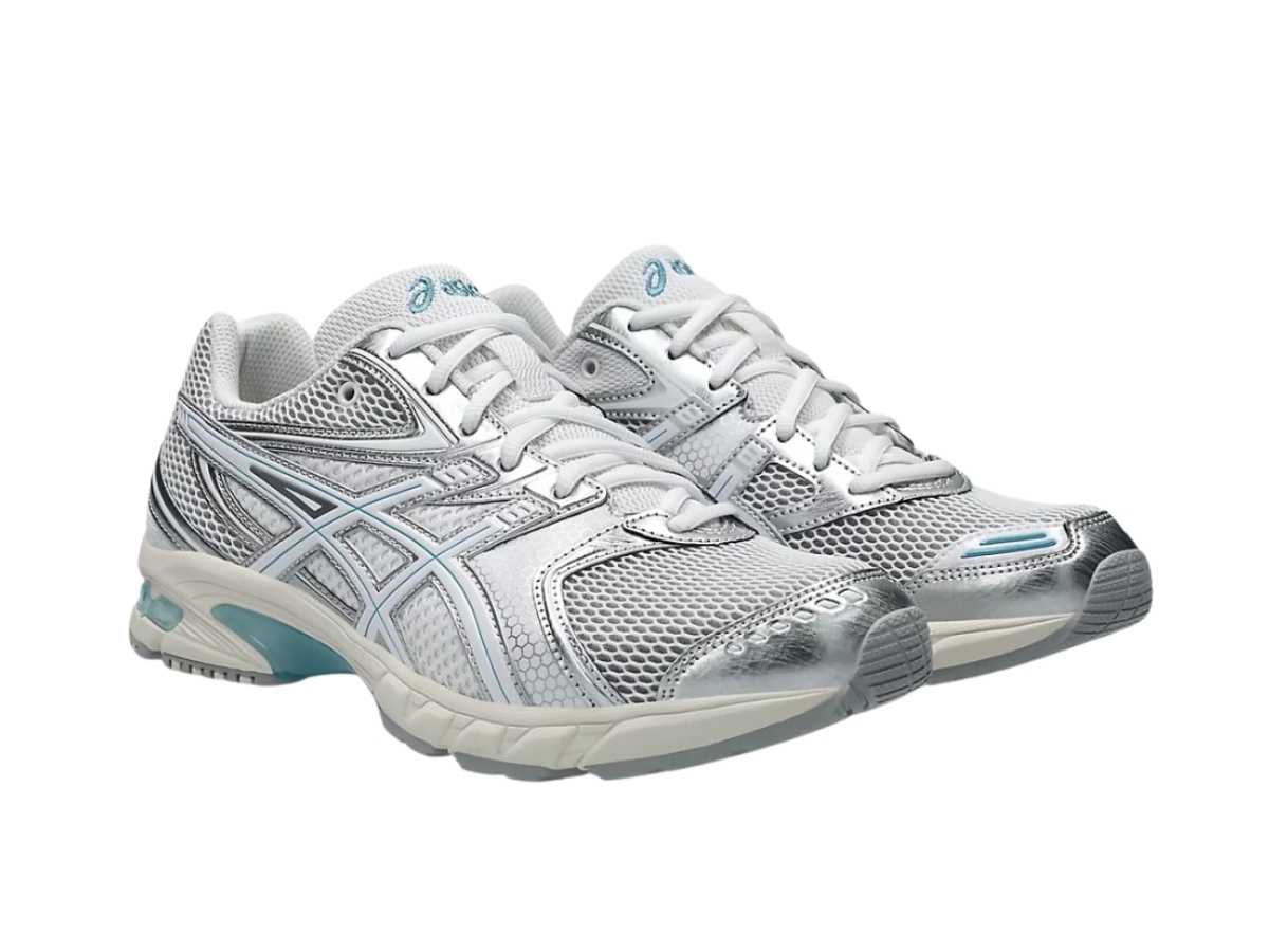 https://d2cva83hdk3bwc.cloudfront.net/1203a607-102-asics-gel-ds-trainer-14-white-stillwater-3.jpg