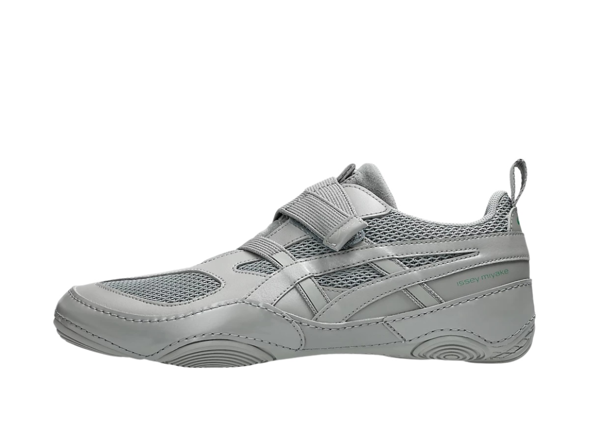 https://d2cva83hdk3bwc.cloudfront.net/1203b189-020-asics-x-issey-miyake-hyper-taping-grey-2.jpg