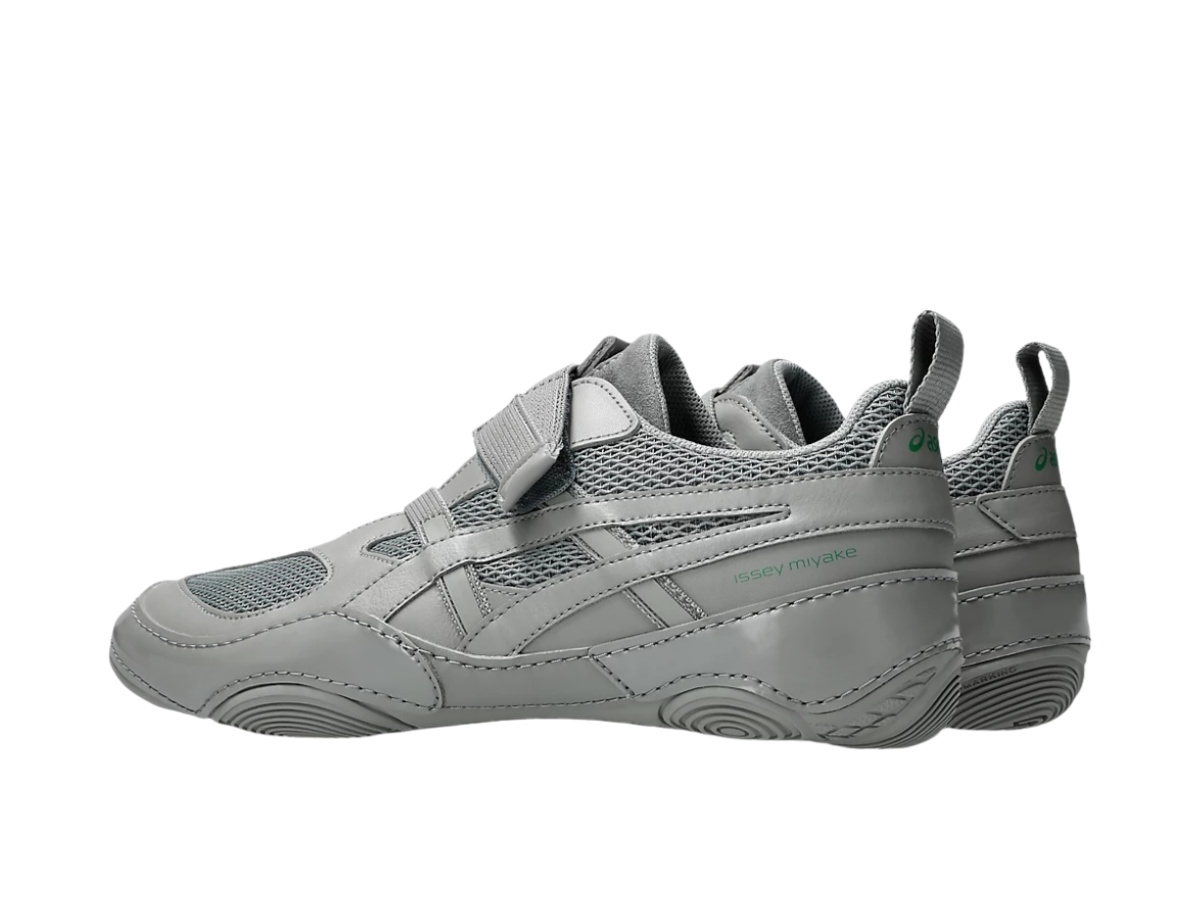 https://d2cva83hdk3bwc.cloudfront.net/1203b189-020-asics-x-issey-miyake-hyper-taping-grey-3.jpg