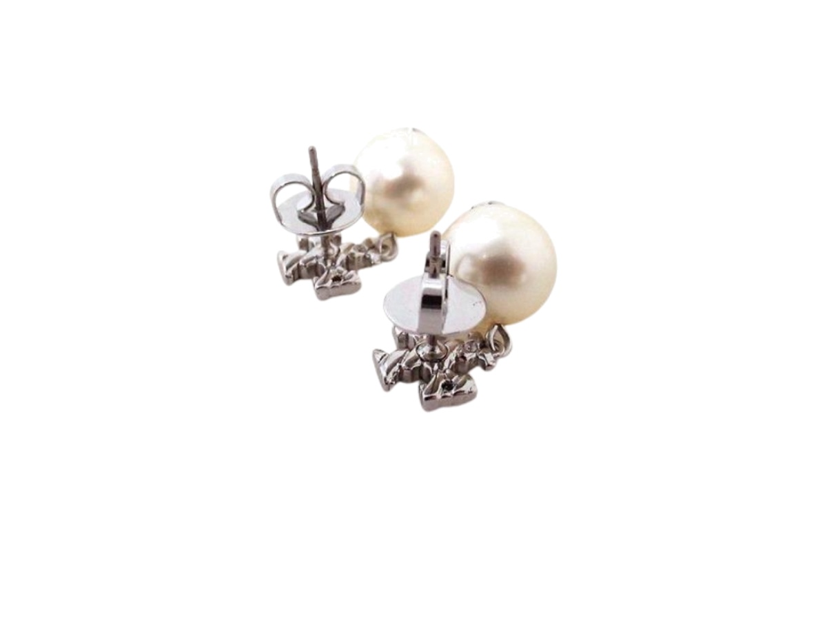 https://d2cva83hdk3bwc.cloudfront.net/164142-056-tory-burch-rope-logo-pearl-drop-earrings-silver-2.jpg