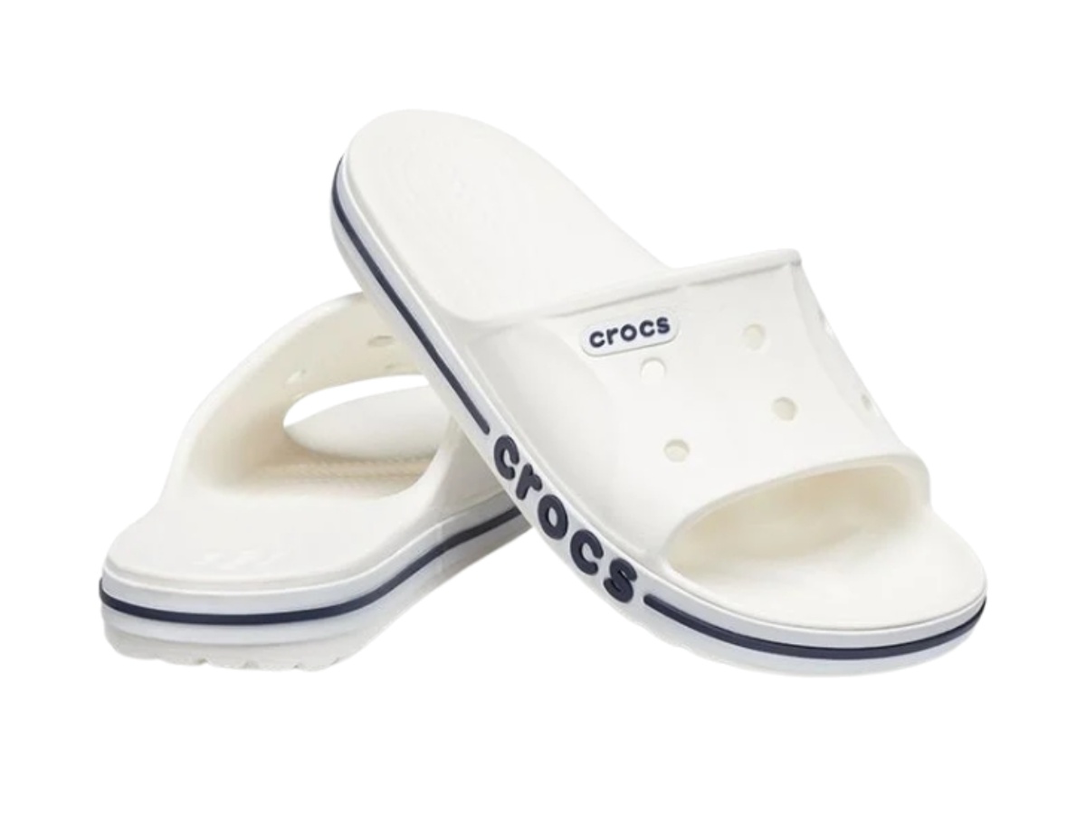 https://d2cva83hdk3bwc.cloudfront.net/205392-126-crocs-bayaband-clog-white-unisex-slippers-2.jpg