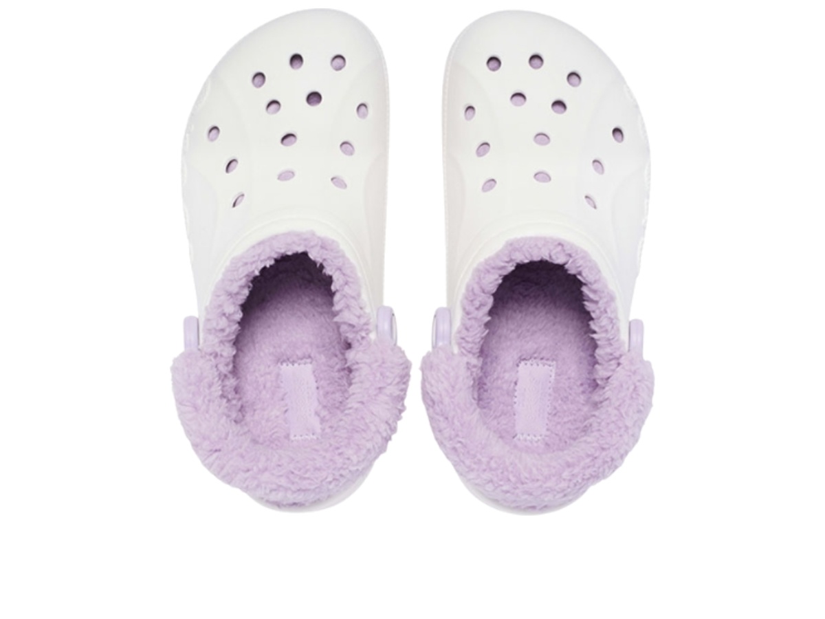 https://d2cva83hdk3bwc.cloudfront.net/206633-577-crocs-classic-baya-lined-fuzz-strap-clog-white-lila-2.jpg