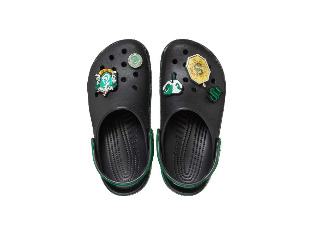 https://d2cva83hdk3bwc.cloudfront.net/210527-90H-crocs-classic-clog-harry-potter-slytherin-3.jpg