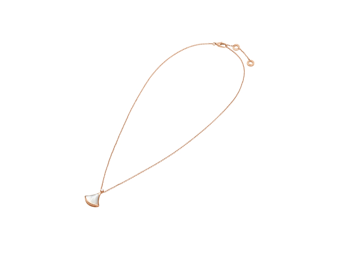 https://d2cva83hdk3bwc.cloudfront.net/359986-bvlgari-divas-dream-necklace-in-18-kt-rose-gold-pendant-set-with-one-diamond-and-mother-of-pearl-rose-gold-2.jpg