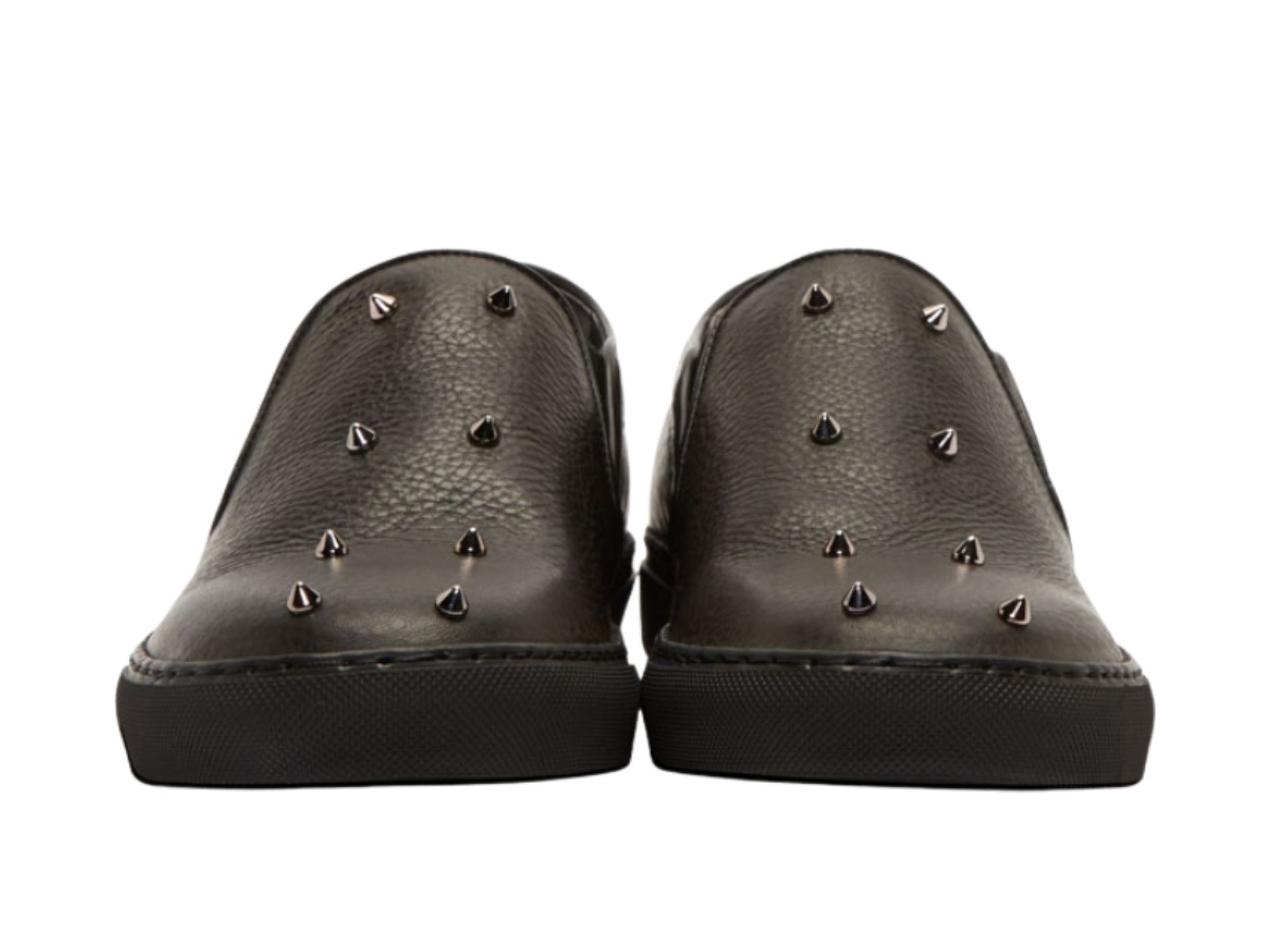 https://d2cva83hdk3bwc.cloudfront.net/370301wher21000-alexander-mcqueen-leather-studded-sneakers-black-2.jpg