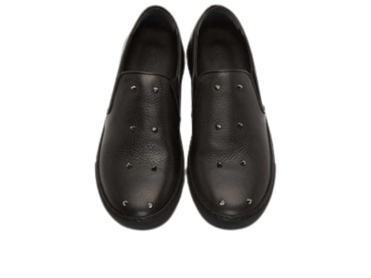 https://d2cva83hdk3bwc.cloudfront.net/370301wher21000-alexander-mcqueen-leather-studded-sneakers-black-3.jpg