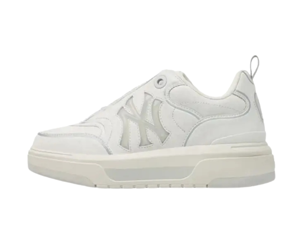 https://d2cva83hdk3bwc.cloudfront.net/3asxchv4n-50whs-mlb-chunky-liner-jelly-sneakers-white-women-s-2.jpg