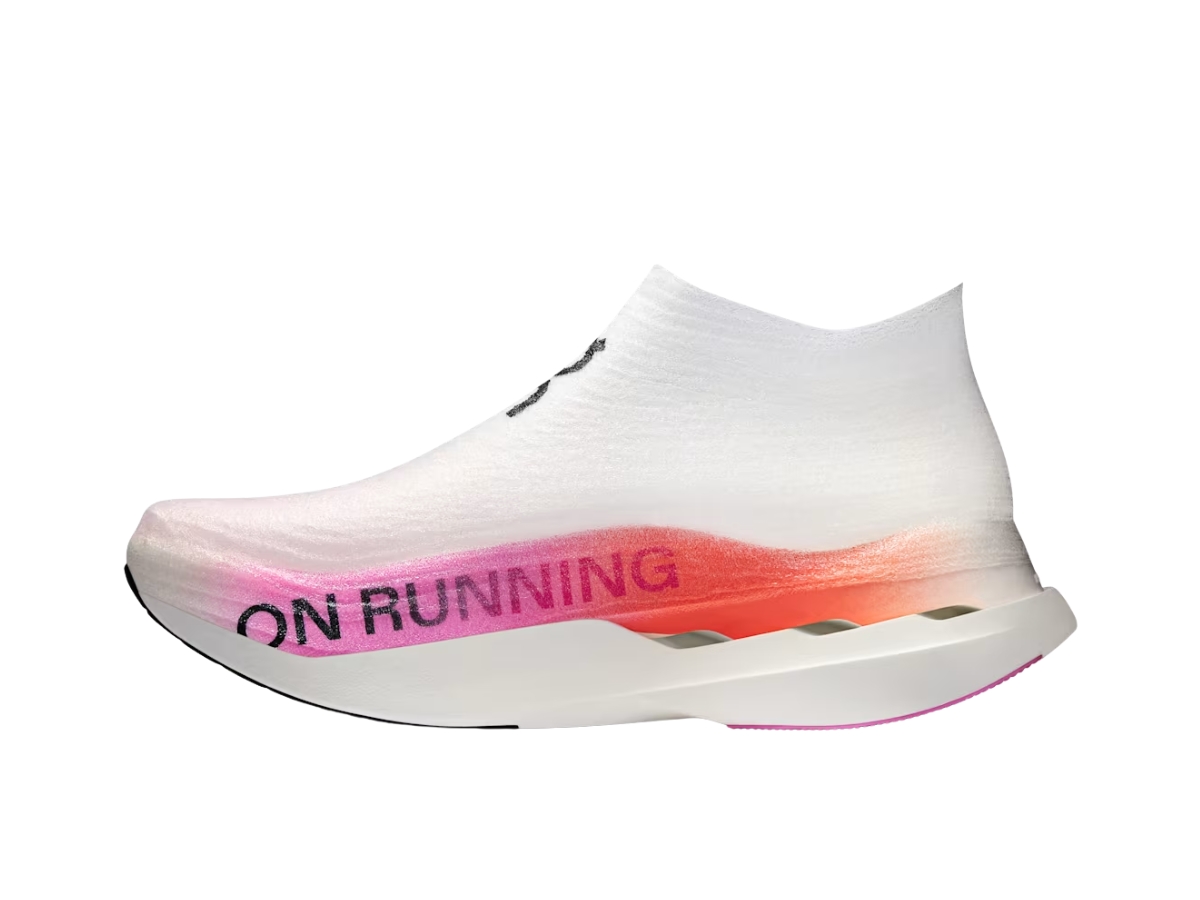 https://d2cva83hdk3bwc.cloudfront.net/3ue30012926-on-running-cloudboom-strike-ls-white-raspberry-2.jpg