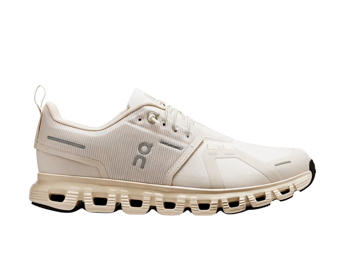https://d2cva83hdk3bwc.cloudfront.net/3wf10053036-on-running-cloud-6-waterproof-pearl-cream-women-s-1.jpg