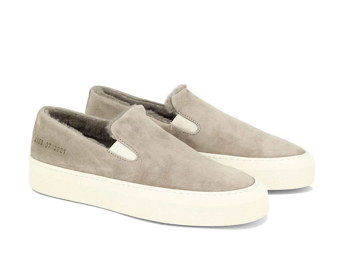 https://d2cva83hdk3bwc.cloudfront.net/41593621-common-projects-suede-sliponbe-2.jpg