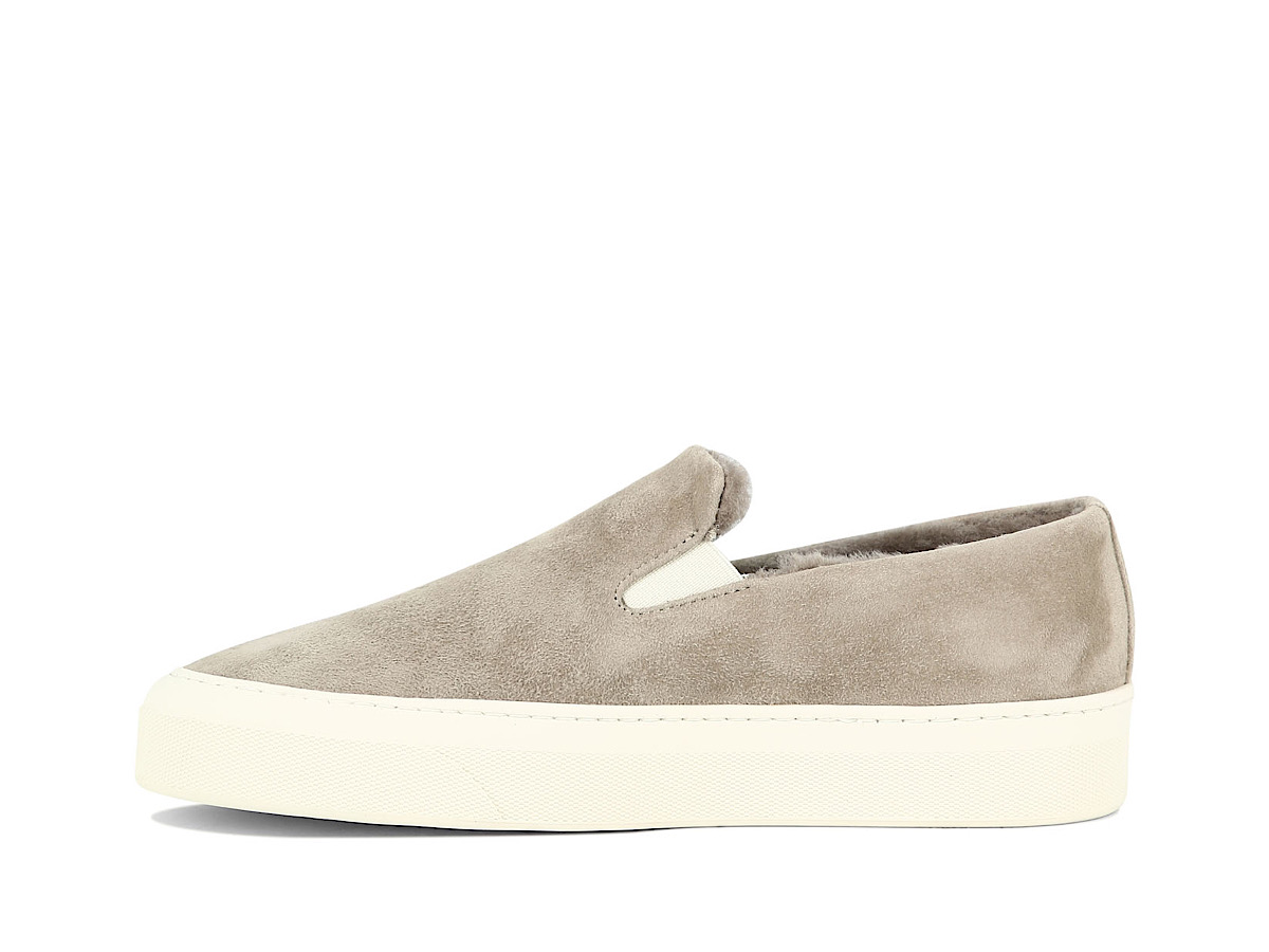 https://d2cva83hdk3bwc.cloudfront.net/41593621-common-projects-suede-sliponbe-3.jpg