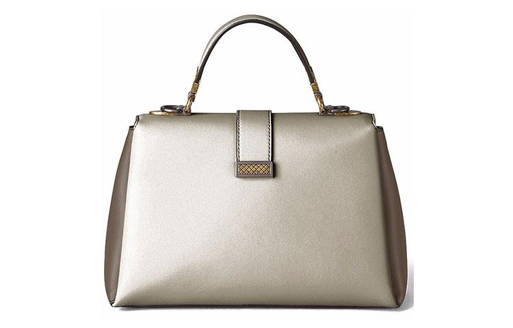 https://d2cva83hdk3bwc.cloudfront.net/493690VCGP01513-bottega-veneta-handbags-1.jpg