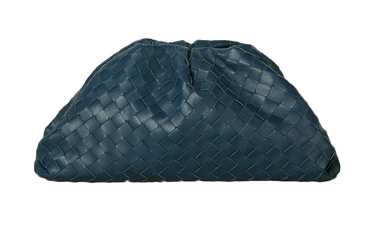 https://d2cva83hdk3bwc.cloudfront.net/576175VO0BL3126-bottega-veneta-clutches-1.jpg