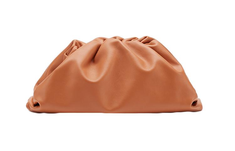 https://d2cva83hdk3bwc.cloudfront.net/576227VCP407628-bottega-veneta-pouch-cloud-bag-cow-leather-clutch-women-s-clay-pink-1.jpg