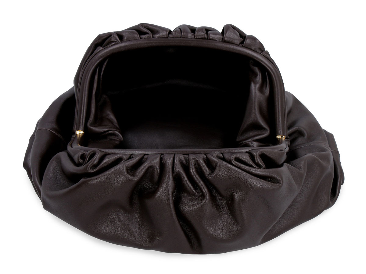 https://d2cva83hdk3bwc.cloudfront.net/576227VCP40_2132-bottega-veneta-the-pouch-leath-4.jpg