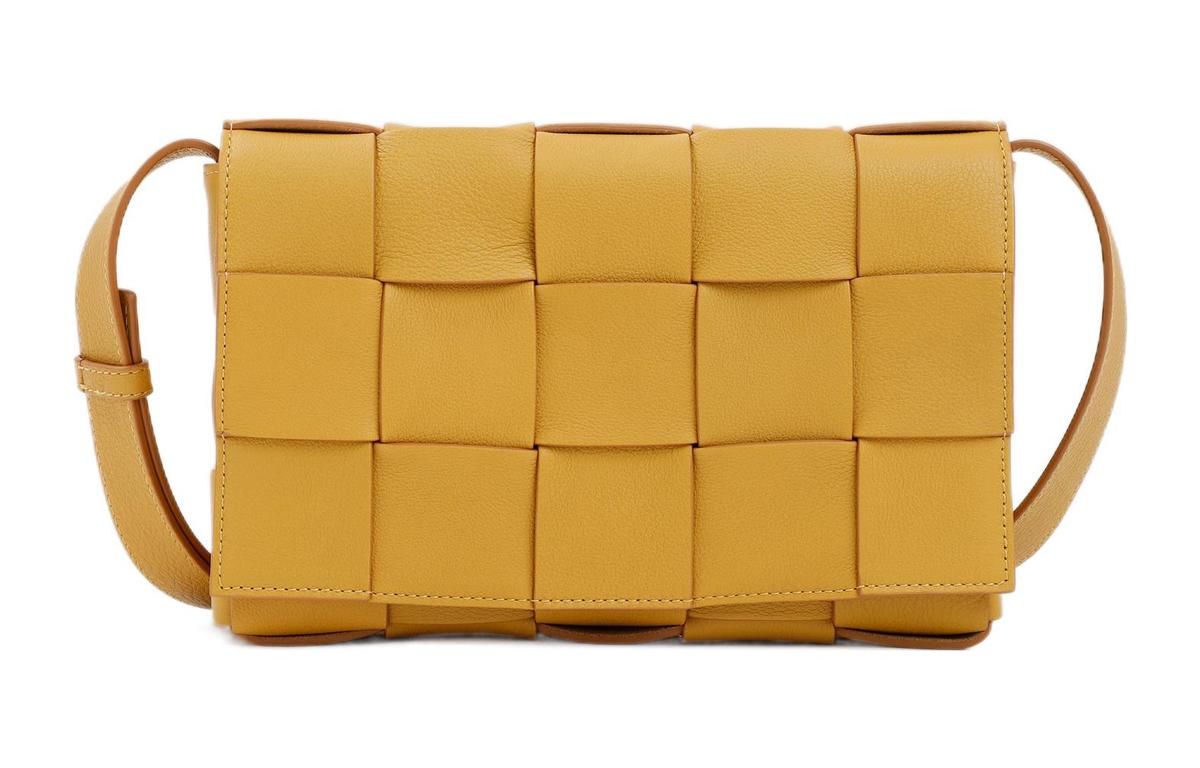 https://d2cva83hdk3bwc.cloudfront.net/578004V1Q717726-bottega-veneta-cassette-crossbody-bags-1.jpg