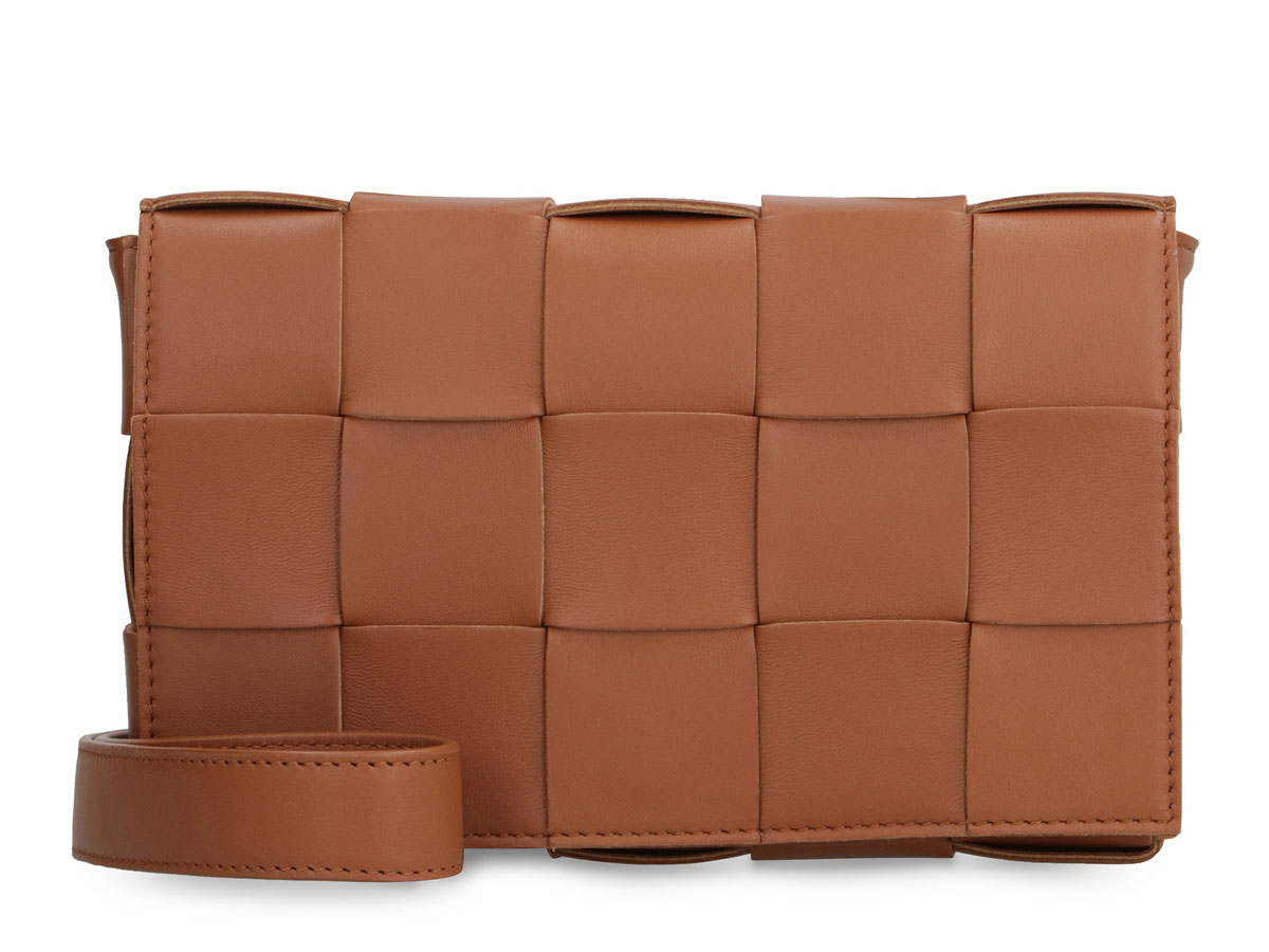 https://d2cva83hdk3bwc.cloudfront.net/578004VMAY1-bottega-veneta-nappa-leather-c-2.jpg