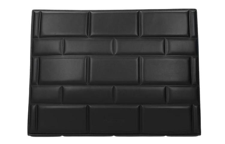 https://d2cva83hdk3bwc.cloudfront.net/592859-VA9I0-1000-bottega-veneta-clutches-1.jpg