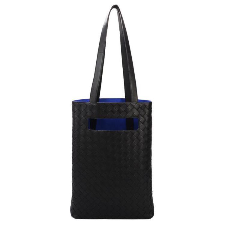 https://d2cva83hdk3bwc.cloudfront.net/592879VO0BL1229-bottega-veneta-handbags-1.jpg