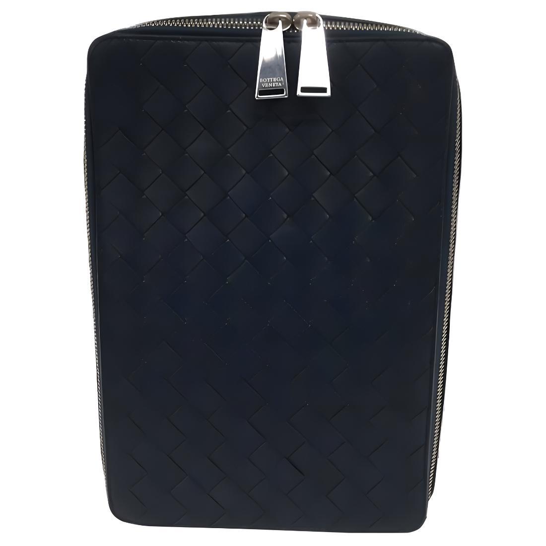 https://d2cva83hdk3bwc.cloudfront.net/596730VO0BL3126-bottega-veneta-woven-messenger-bag-1.jpg