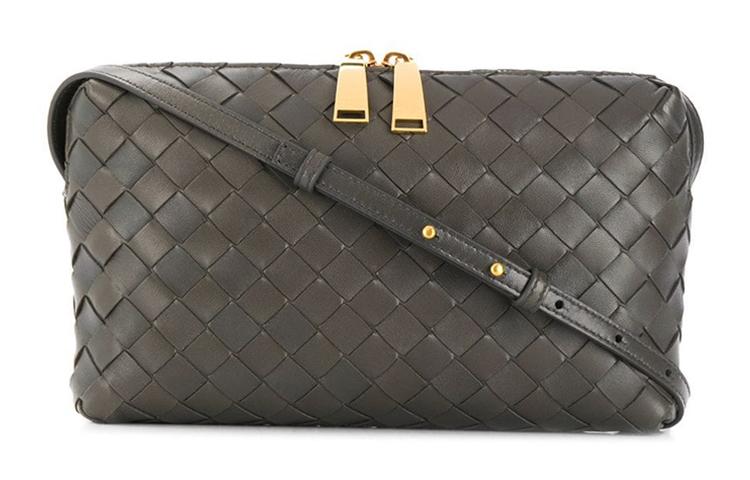 https://d2cva83hdk3bwc.cloudfront.net/597329-VCPP1-1408-bottega-veneta-crossbody-bags-1.jpg