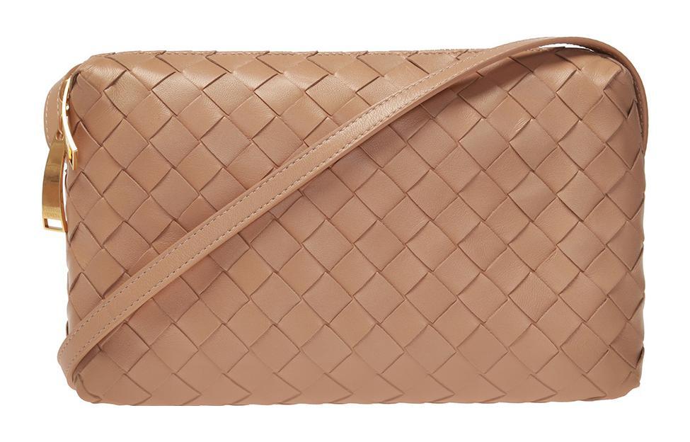 https://d2cva83hdk3bwc.cloudfront.net/597329-VCPP1-9908-bottega-veneta-crossbody-bags-1.jpg