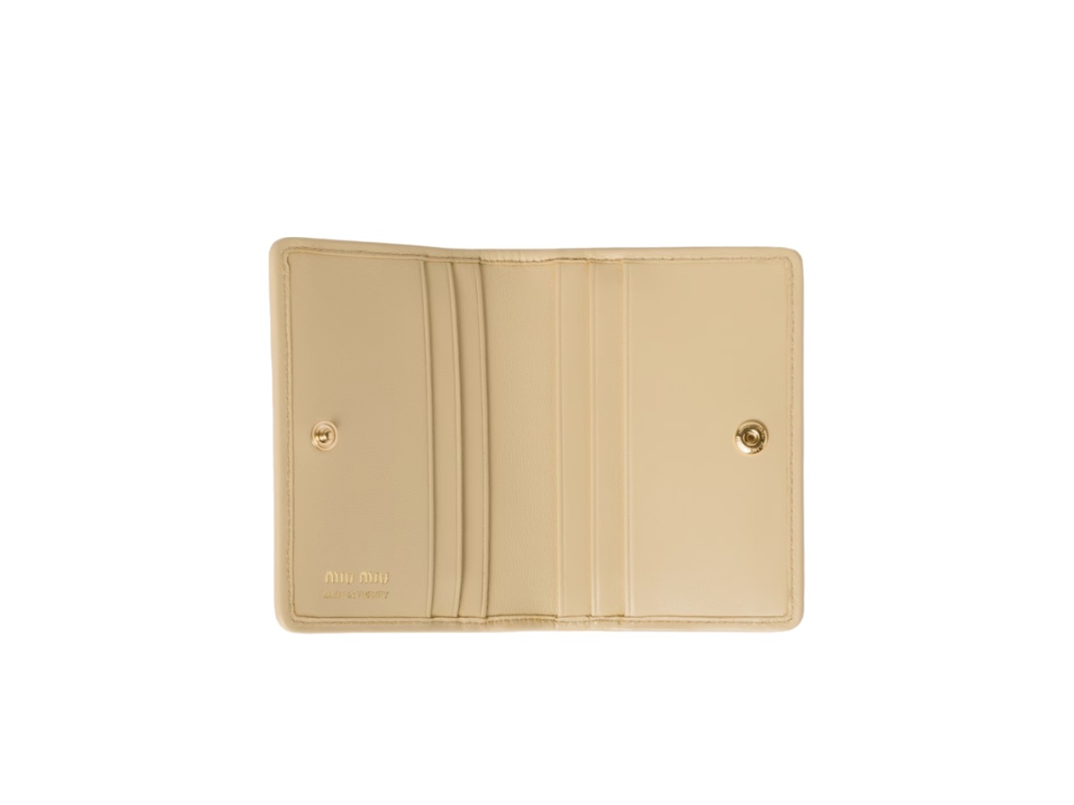 https://d2cva83hdk3bwc.cloudfront.net/5mc103-afpp-f0k57-miu-miu-matelasse-nappa-leather-card-holder-green-soybean-2.jpg