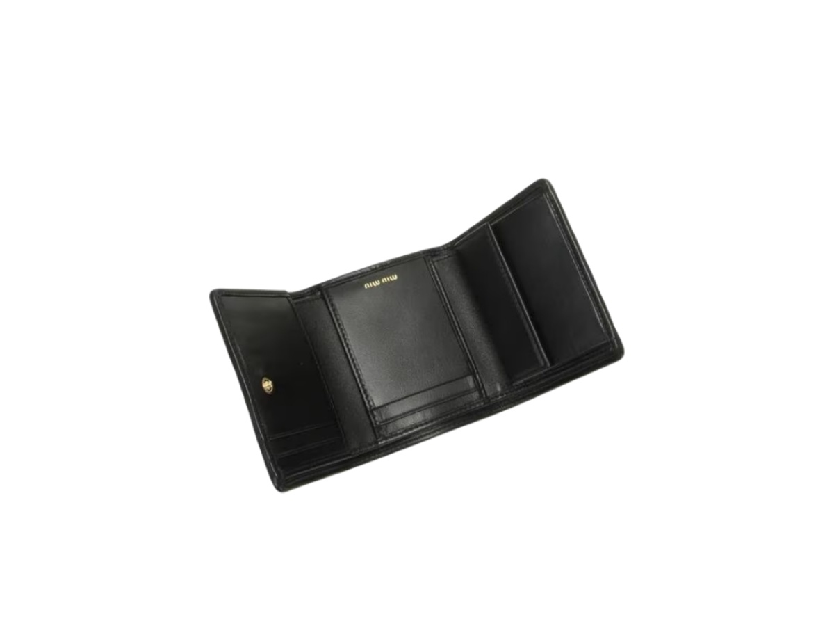 https://d2cva83hdk3bwc.cloudfront.net/5mh033-afpp-f0002-miu-miu-matelass-nappa-wallet-black-4.jpg