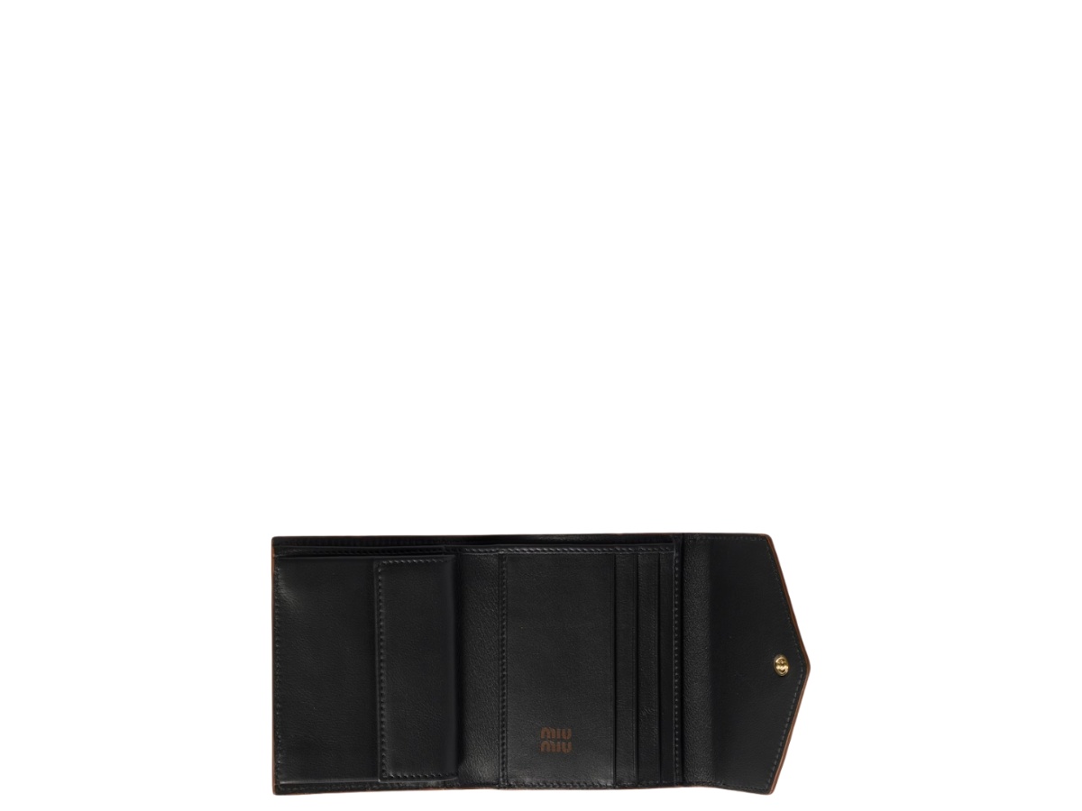 https://d2cva83hdk3bwc.cloudfront.net/5mh040-2cv6-f0b7k-miu-miu-small-leather-wallet-black-cognac-2.jpg