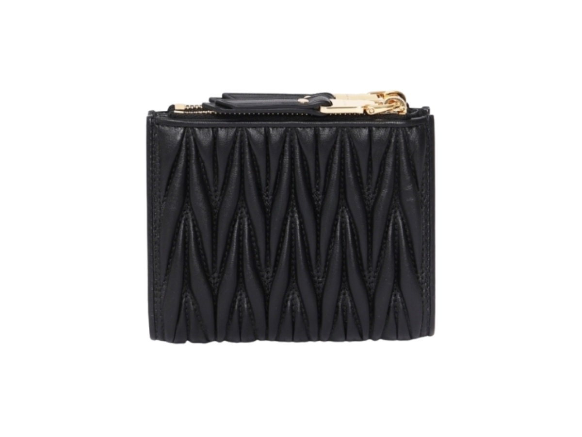 https://d2cva83hdk3bwc.cloudfront.net/5ml024-afpp-f0002-miu-miu-matelass-nappa-wallet-black-2.jpg