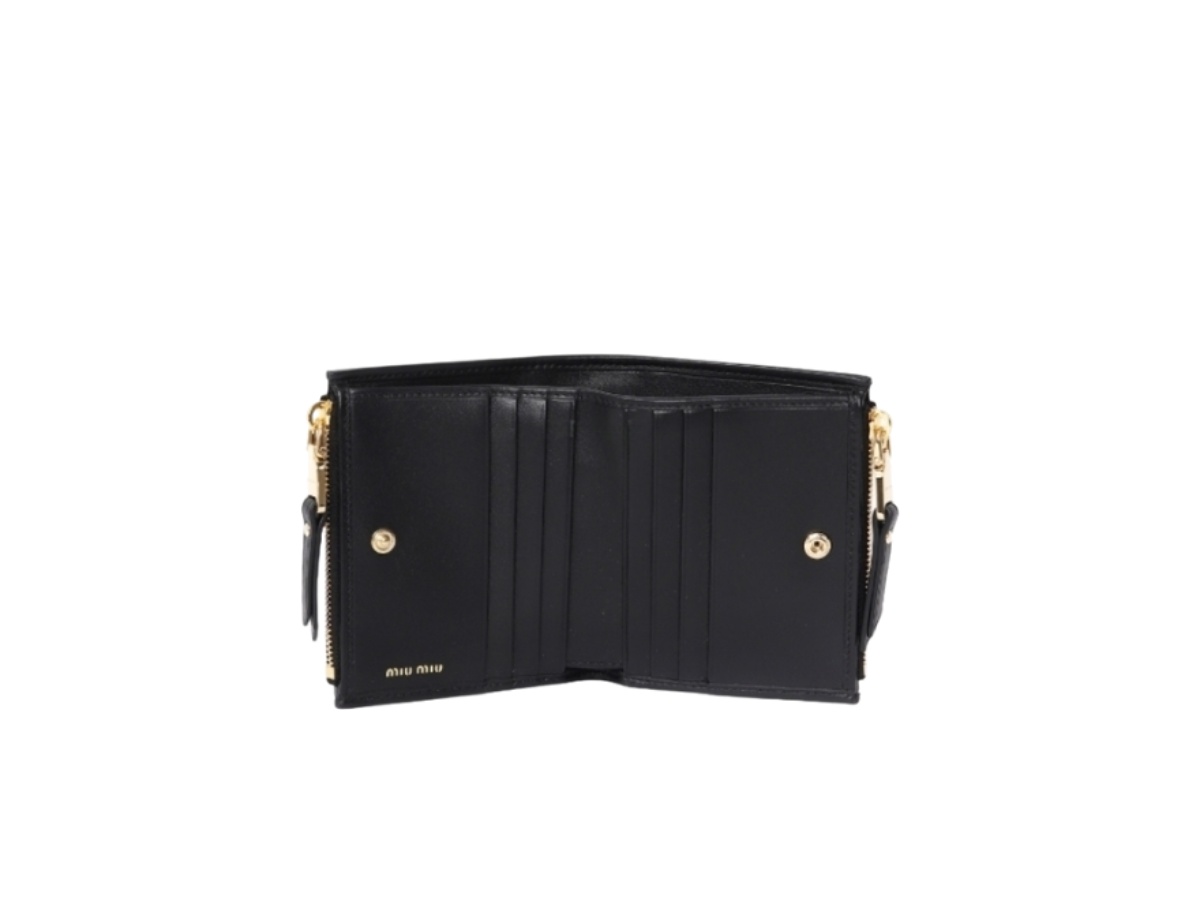 https://d2cva83hdk3bwc.cloudfront.net/5ml024-afpp-f0002-miu-miu-matelass-nappa-wallet-black-3.jpg