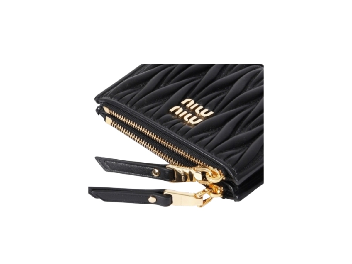 https://d2cva83hdk3bwc.cloudfront.net/5ml024-afpp-f0002-miu-miu-matelass-nappa-wallet-black-4.jpg
