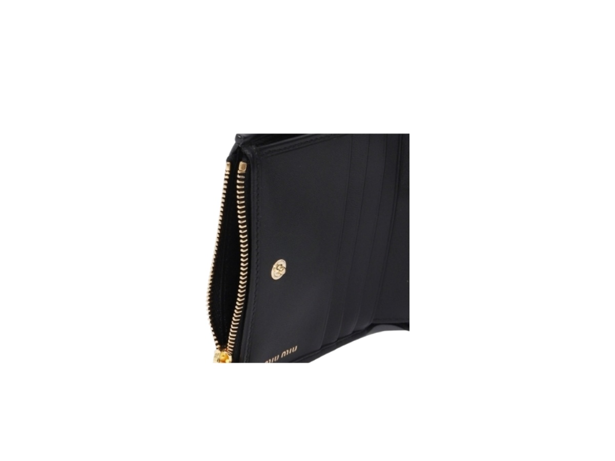 https://d2cva83hdk3bwc.cloudfront.net/5ml024-afpp-f0002-miu-miu-matelass-nappa-wallet-black-5.jpg