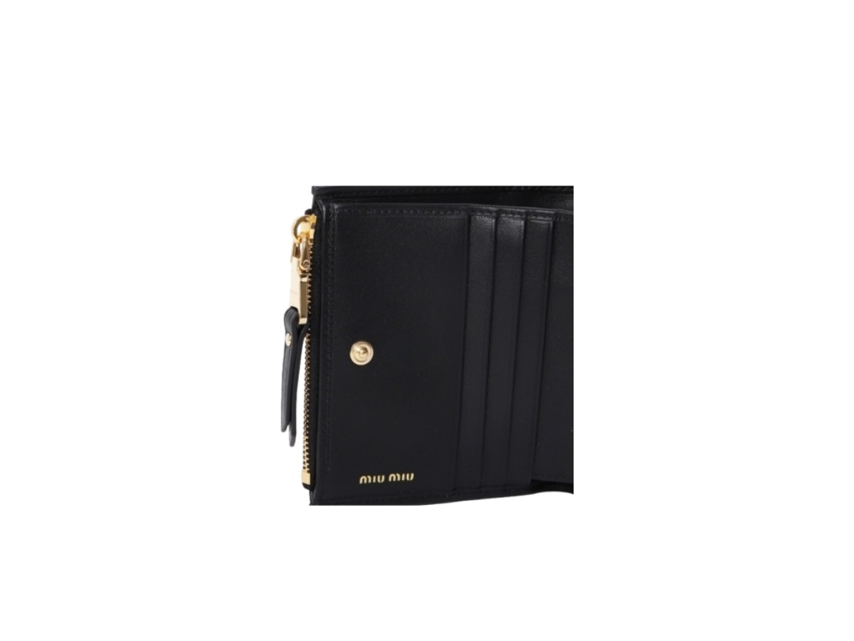 https://d2cva83hdk3bwc.cloudfront.net/5ml024-afpp-f0002-miu-miu-matelass-nappa-wallet-black-6.jpg