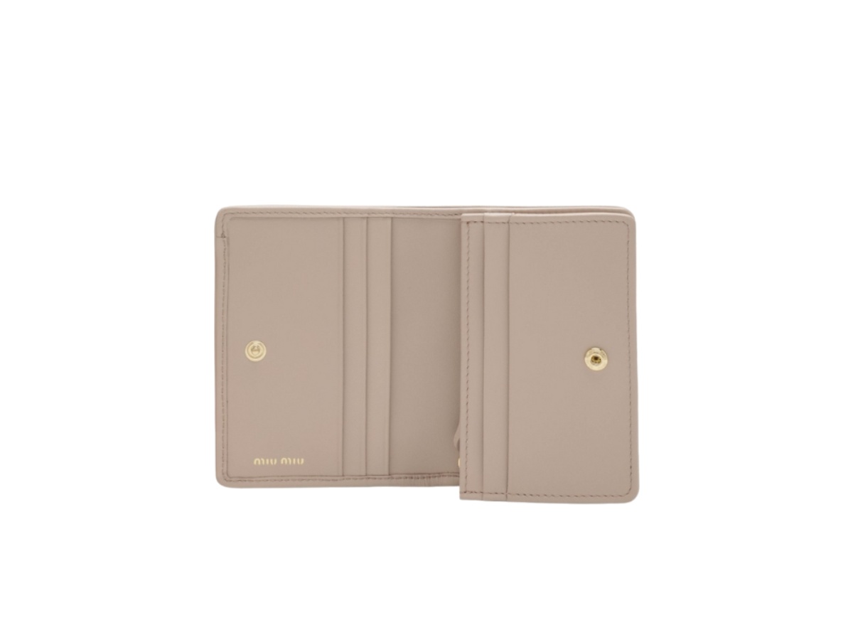 https://d2cva83hdk3bwc.cloudfront.net/5mv021afpp-miu-miu-compact-wallet-powder-pink-2.jpg
