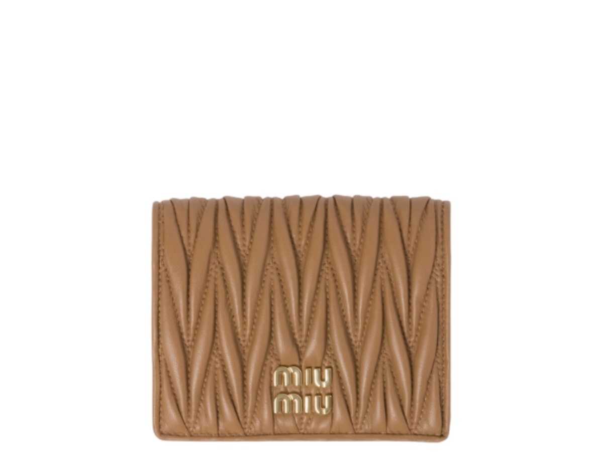 https://d2cva83hdk3bwc.cloudfront.net/5mv204-afpp-f098l-miu-miu-small-matelass-nappa-wallet-caramel-1.jpg