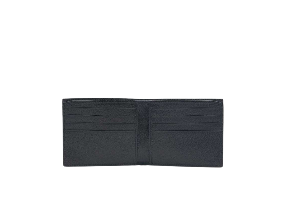 https://d2cva83hdk3bwc.cloudfront.net/625573H9HAN1000-gucci-bifold-wallet-in-off-the-grid-gg-nylon-2.jpg