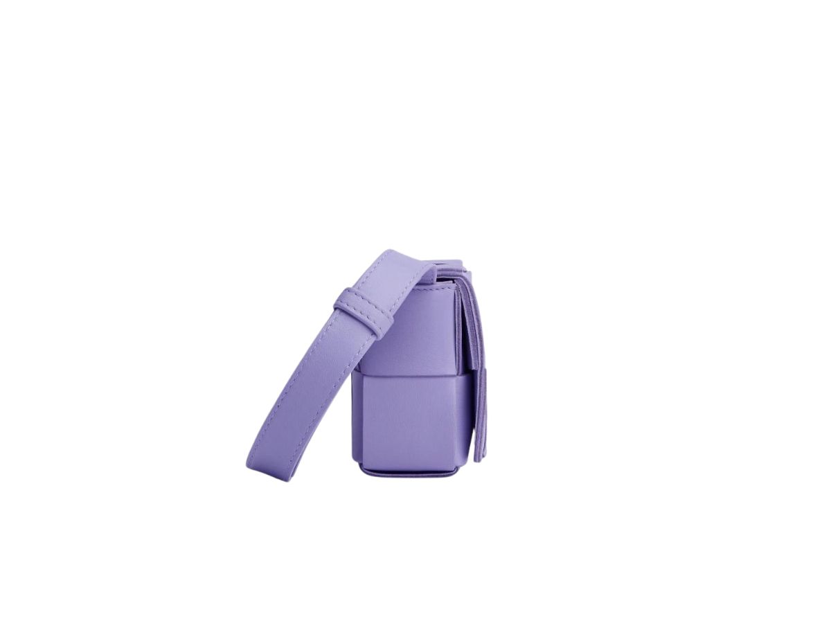 https://d2cva83hdk3bwc.cloudfront.net/666688vmay14214-bottega-veneta-candy-cassette-purple-2.jpg