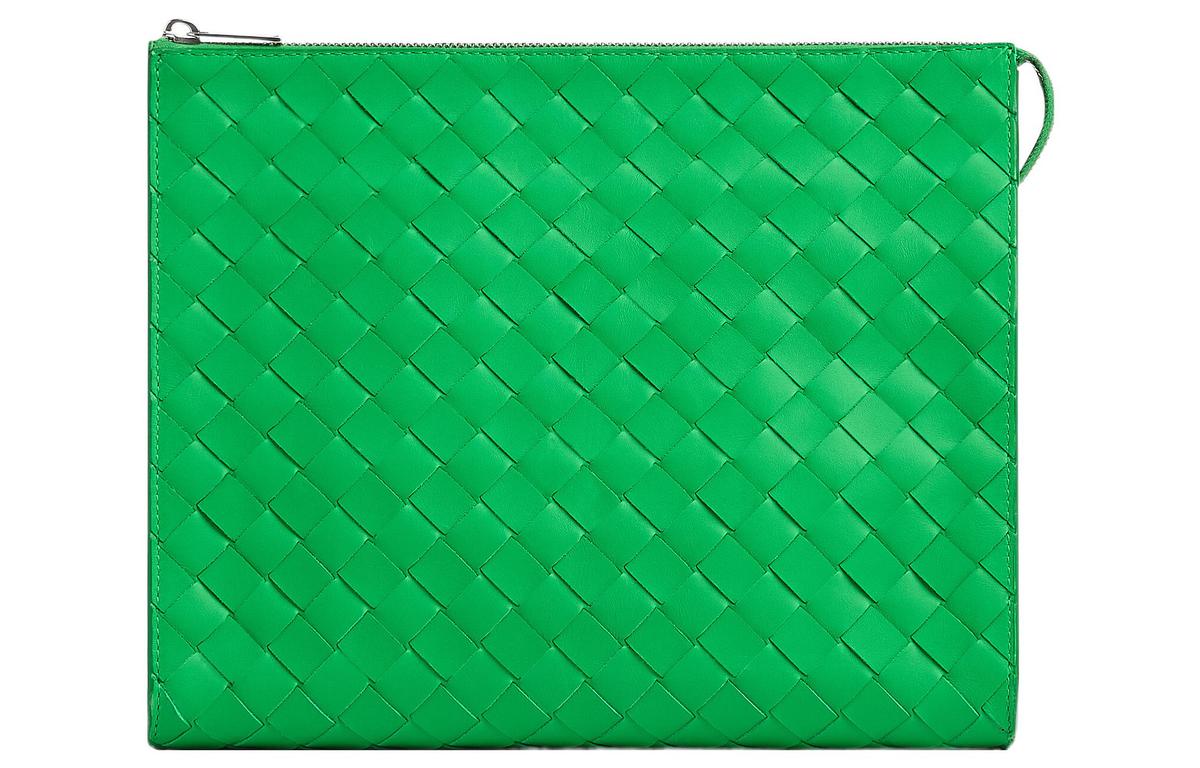 https://d2cva83hdk3bwc.cloudfront.net/729303VCPQ33724-bottega-veneta-clutches-1.jpg