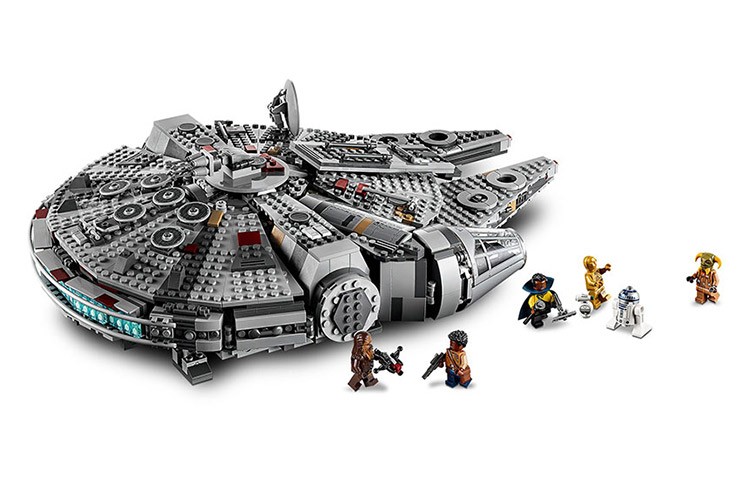 https://d2cva83hdk3bwc.cloudfront.net/75257-lego-star-wars-millennium-falcon-set-75257-5.jpg