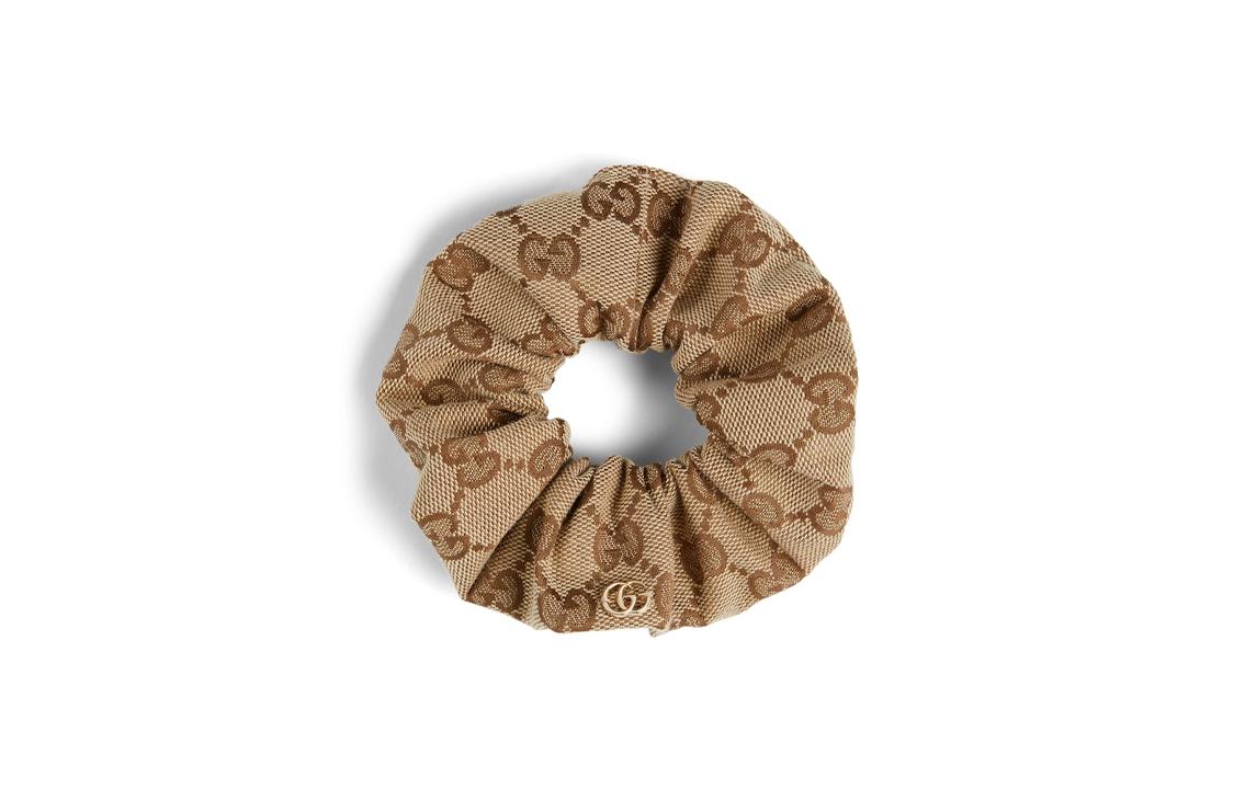 https://d2cva83hdk3bwc.cloudfront.net/7902253GANH9764-gucci-double-g-logo-plaque-scrunchy-1.jpg