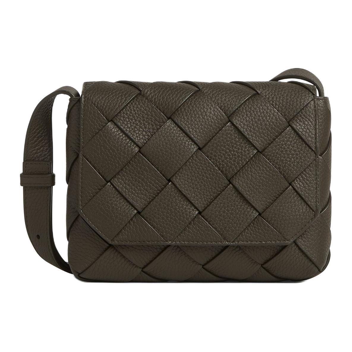 https://d2cva83hdk3bwc.cloudfront.net/795637V4FV13386-bottega-veneta-diago-intreccio-crossbody-bag-1.jpg