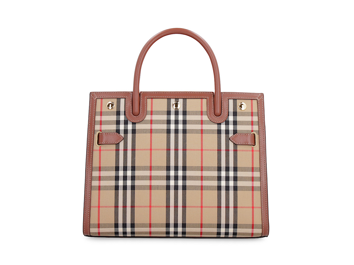 https://d2cva83hdk3bwc.cloudfront.net/8025274116269_A7026-burberry-title-bag-in-leather--1.jpg