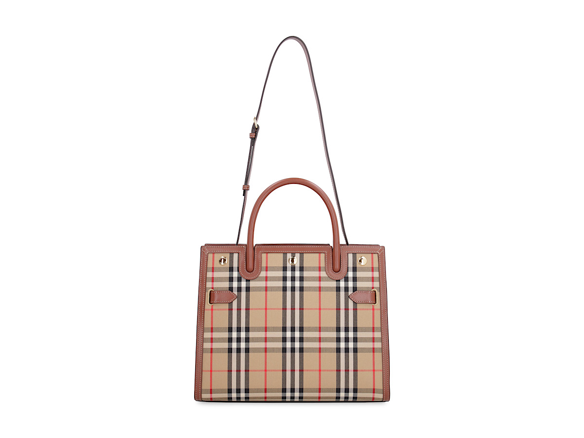 https://d2cva83hdk3bwc.cloudfront.net/8025274116269_A7026-burberry-title-bag-in-leather--4.jpg