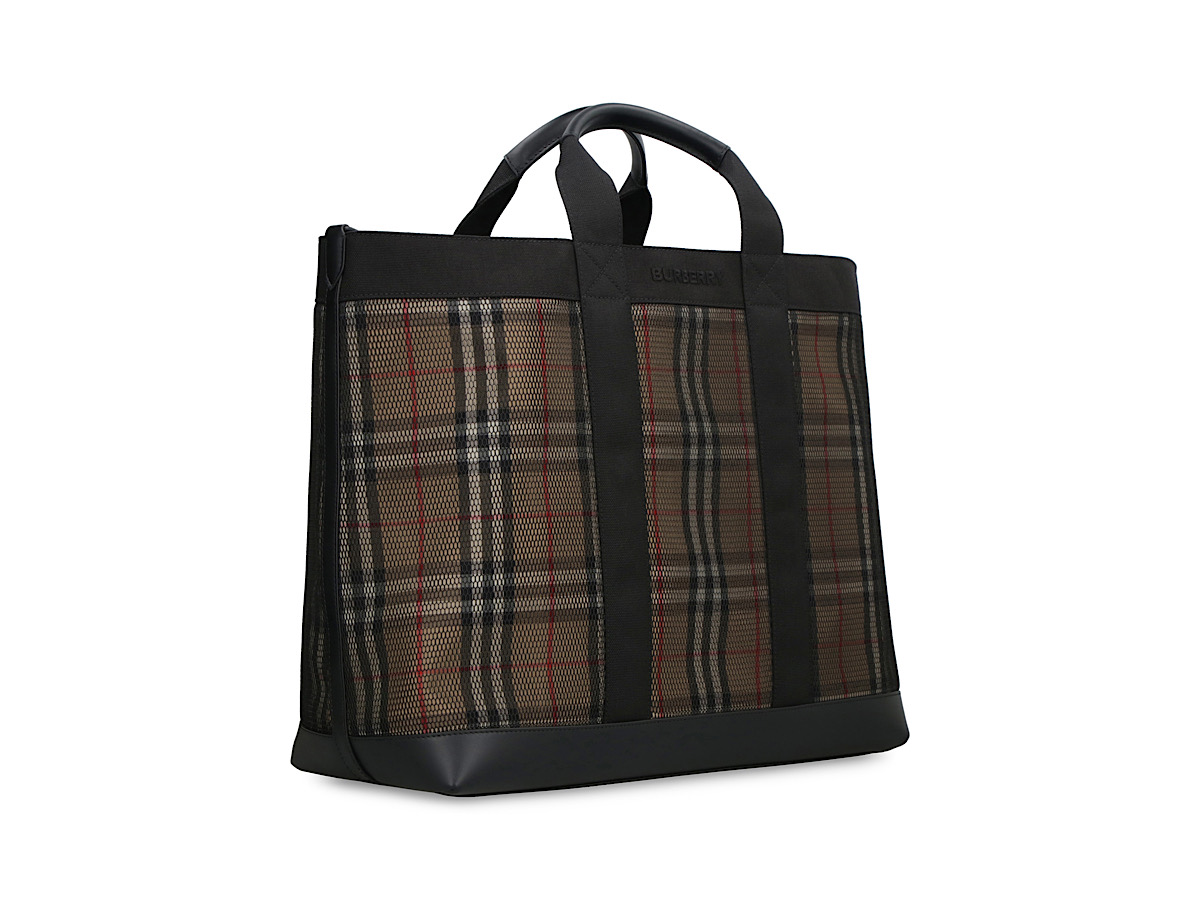 https://d2cva83hdk3bwc.cloudfront.net/8065820146382_A7026-burberry-vintage-check-print-t-3.jpg